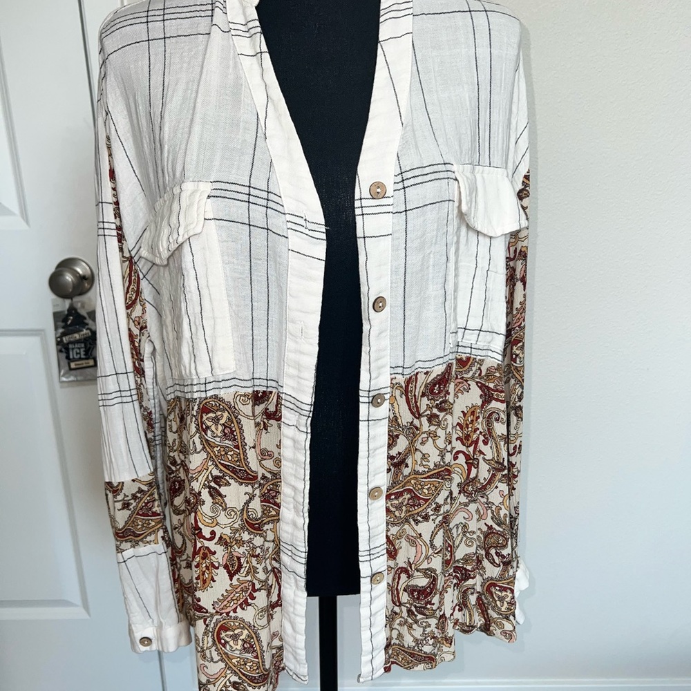 ✨ Boho Button-Down Shirt by Gimmicks (BKE/Buckle)
Size: M, Condition: Never Worn